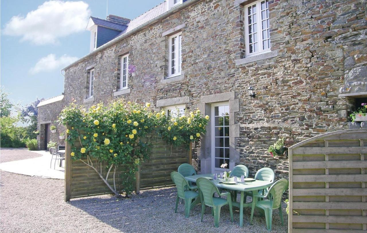 Amazing Apartment In Roz-Landrieux With Kitchen Exterior photo