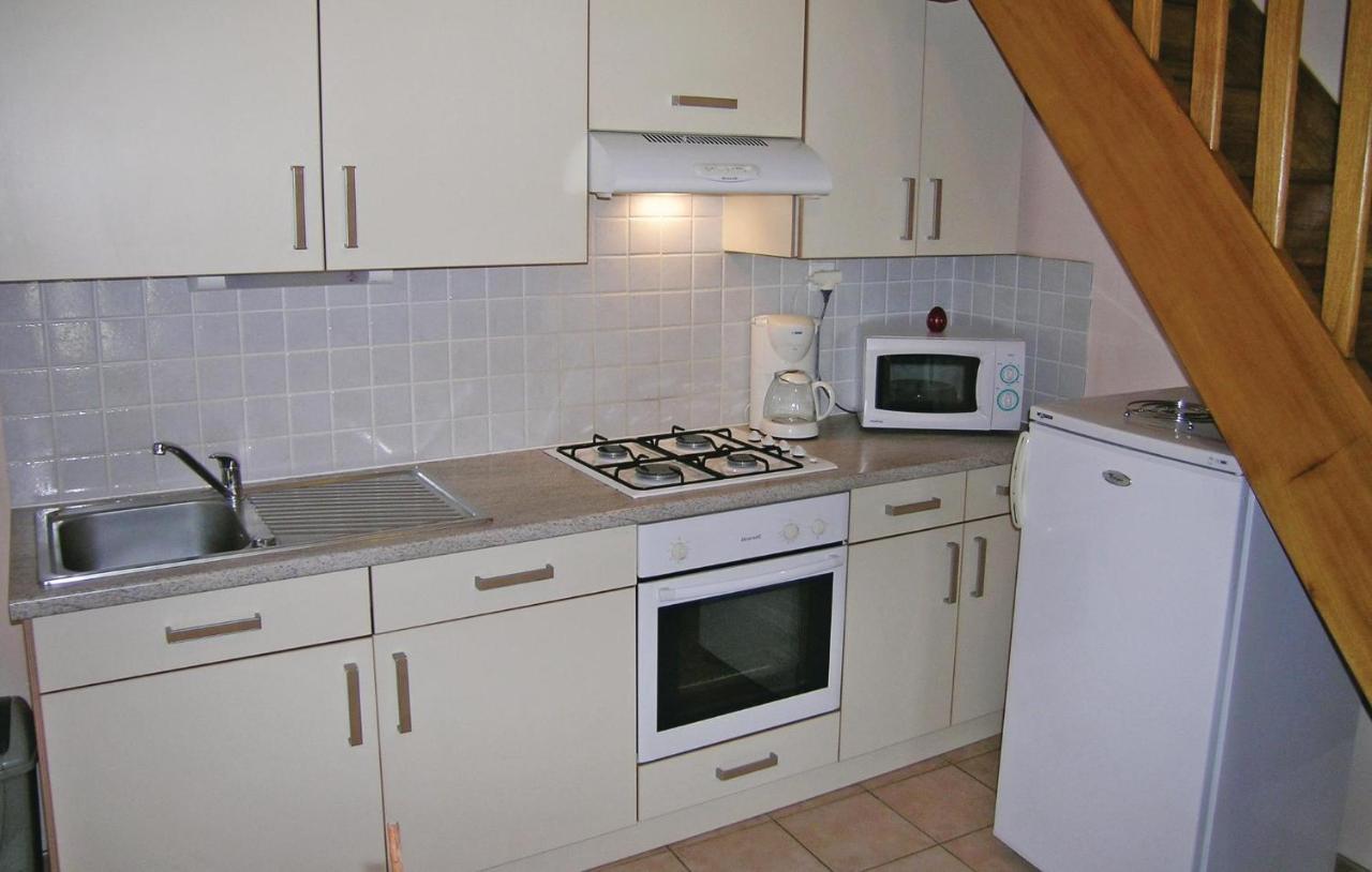 Amazing Apartment In Roz-Landrieux With Kitchen Exterior photo