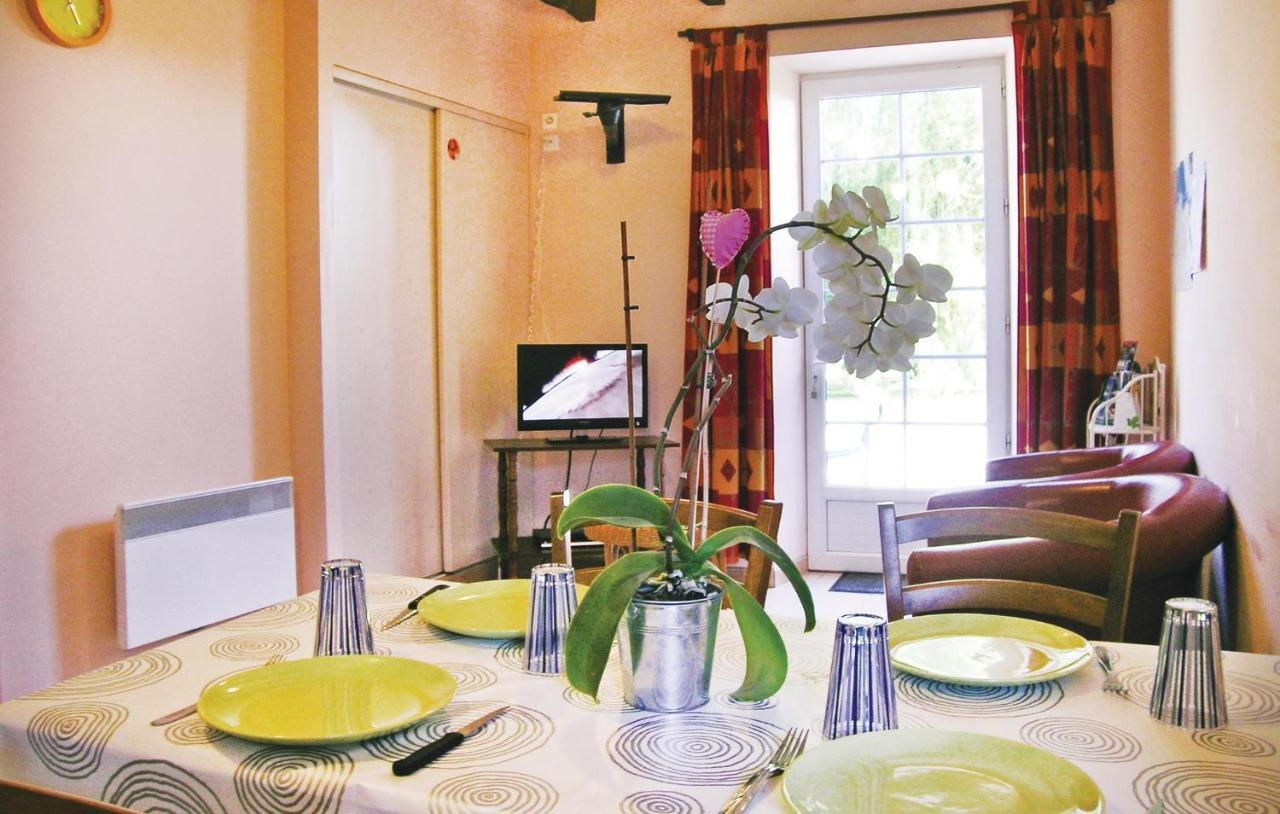 Amazing Apartment In Roz-Landrieux With Kitchen Exterior photo