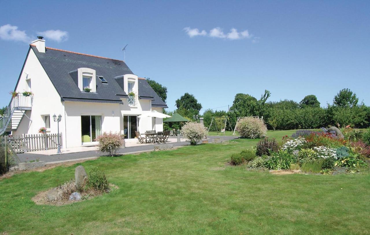 Amazing Apartment In Roz-Landrieux With Kitchen Exterior photo