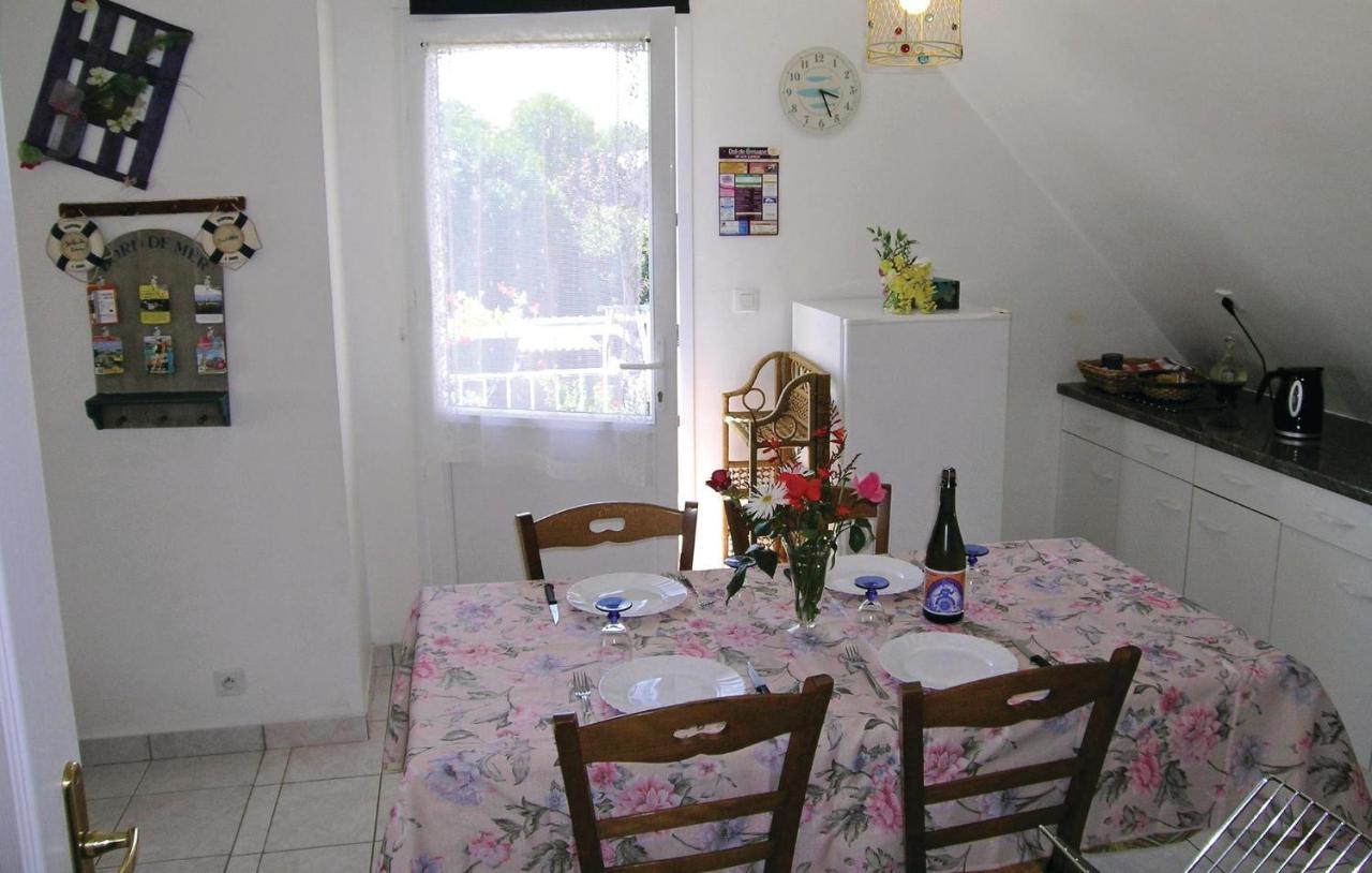 Amazing Apartment In Roz-Landrieux With Kitchen Exterior photo